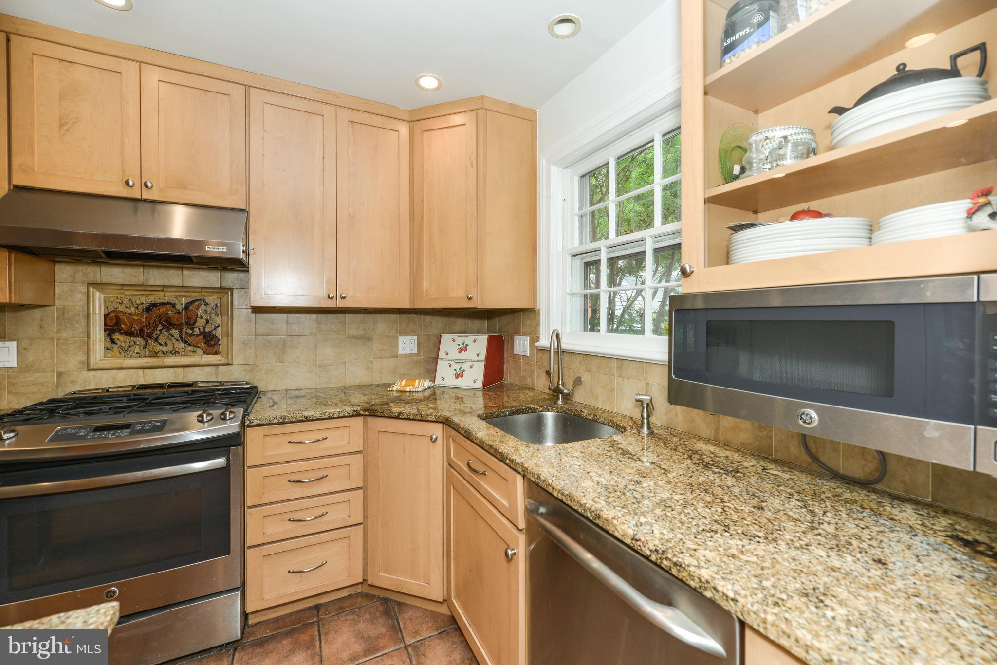 1615 North Glebe Road Arlington, VA 22207 - Photo 11 of 24 Kitchen