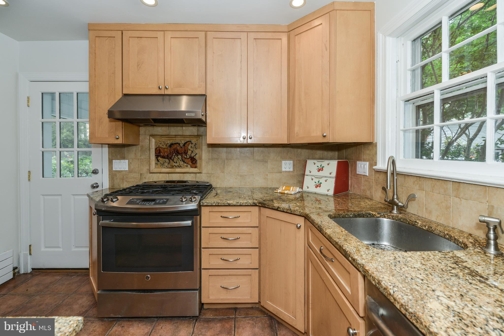 1615 North Glebe Road Arlington, VA 22207 - Photo 12 of 24 Kitchen
