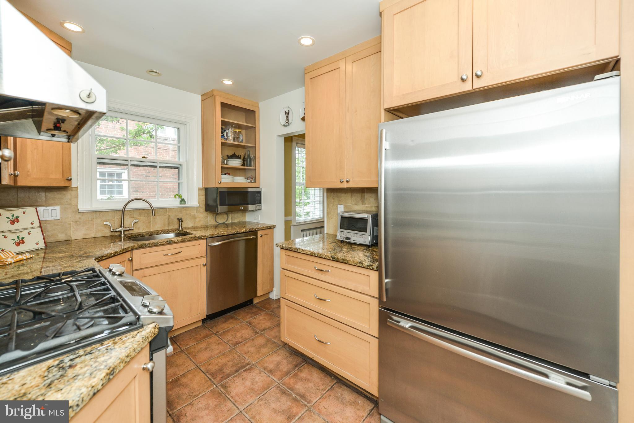 1615 North Glebe Road Arlington, VA 22207 - Photo 14 of 24 Kitchen
