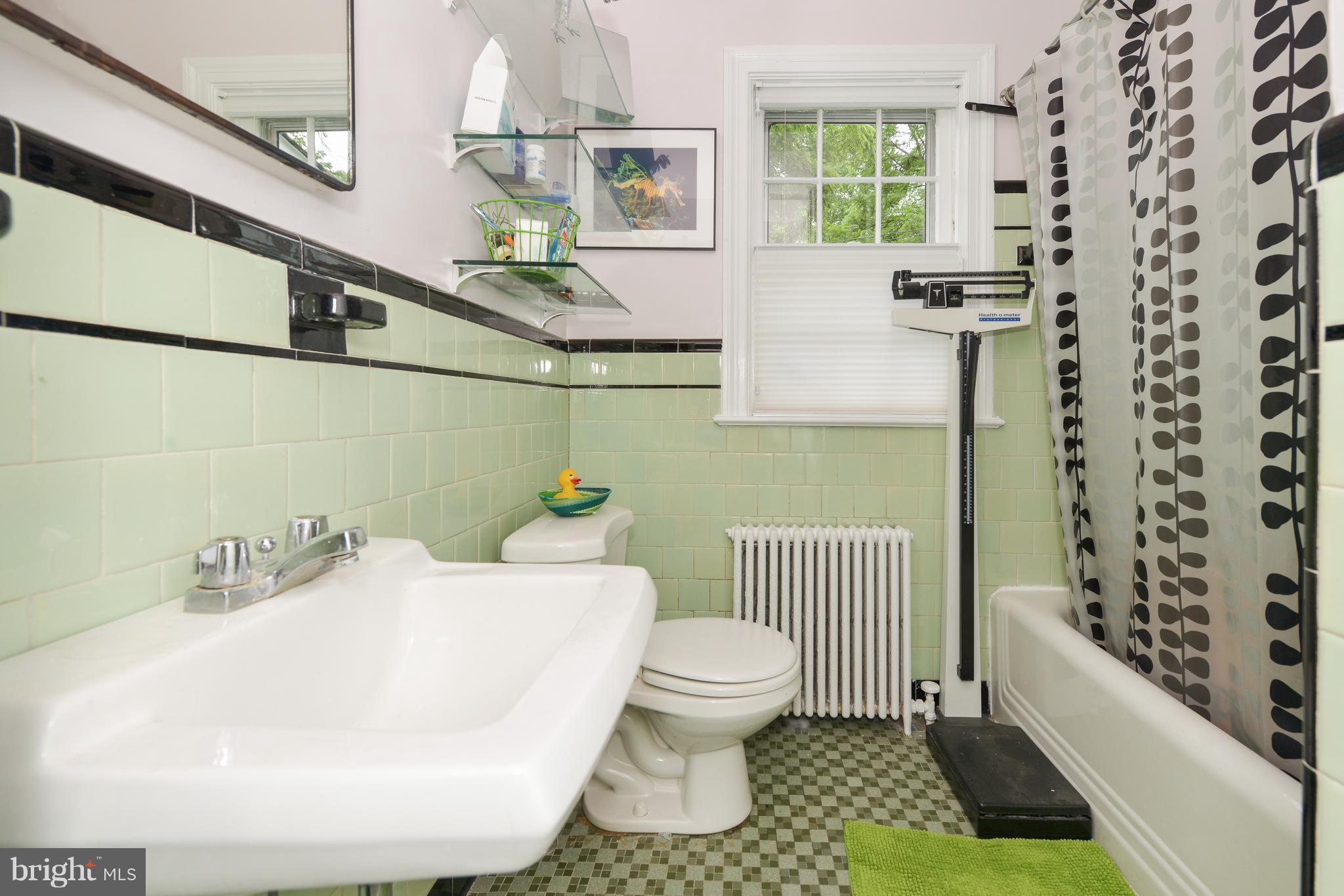 1615 North Glebe Road Arlington, VA 22207 - Photo 18 of 24 Bath