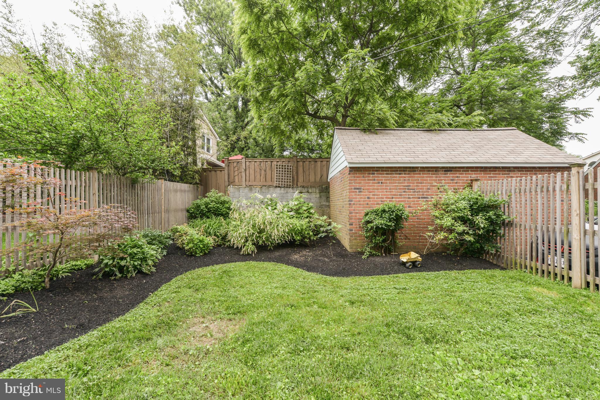 1615 North Glebe Road Arlington, VA 22207 - Photo 22 of 24 Exterior (Rear)