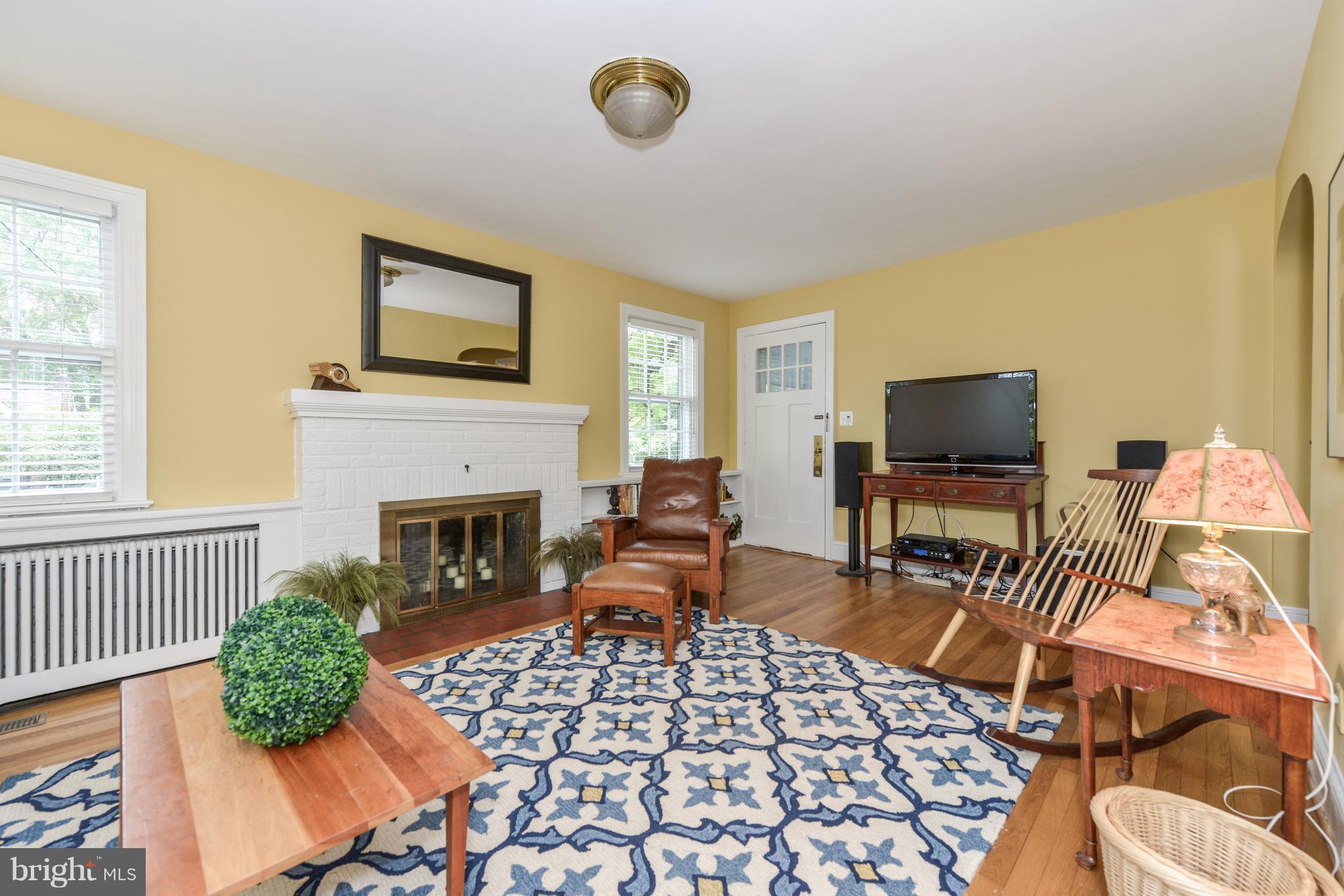 1615 North Glebe Road Arlington, VA 22207 - Photo 8 of 24 Living Room