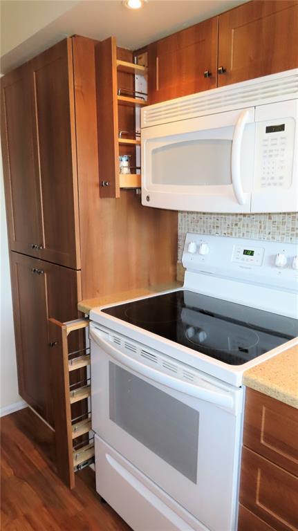 2295 Americus Boulevard East, Unit 29 Clearwater, FL 33763 - Photo 14 of 39 a view of kitchen with wooden floor and electronic appliances