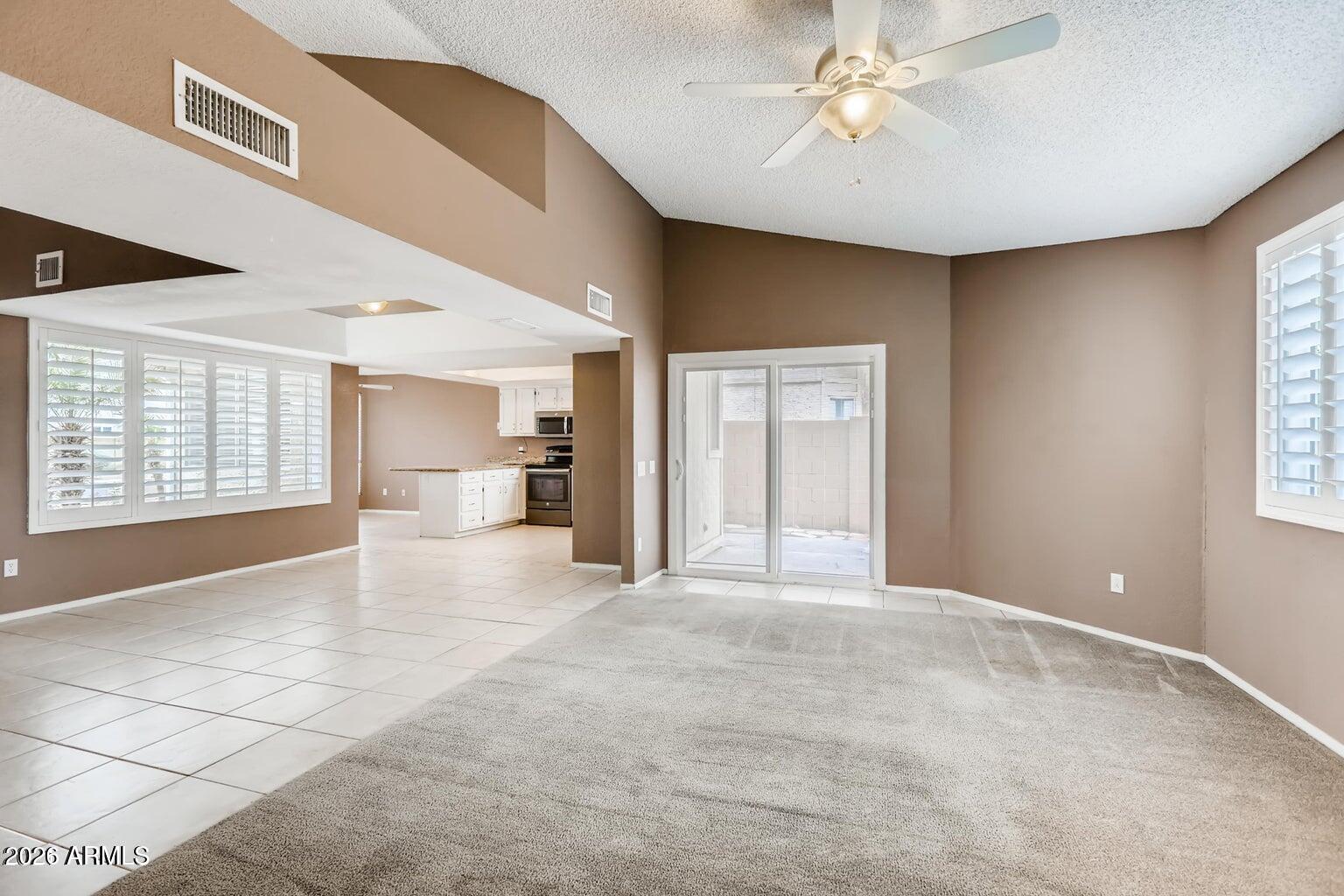 15652 North 38th Place Phoenix, AZ 85032 - Photo 6 of 22 6