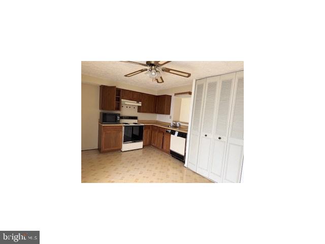 41 Vanderbilt Court Sicklerville, NJ 08081 - Photo 7 of 13 a kitchen with a sink and cabinets
