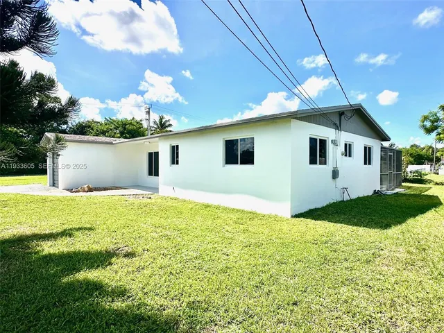 a front view of house with yard and garage