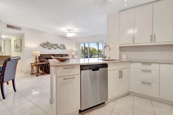 $160,000 | 7547 South Oriole Boulevard, Unit 202, Delray Beach, FL 33446