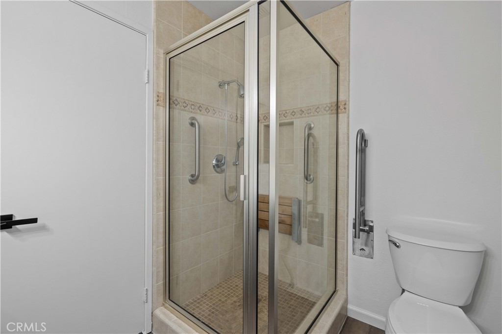 26562 Cardwick Court Newhall, CA 91321 - Photo 16 of 34 Primary Bathroom