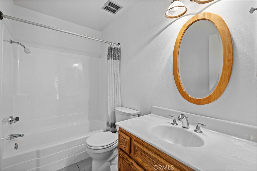 26562 Cardwick Court Newhall, CA 91321 - Photo 22 of 34 Guest Bathroom