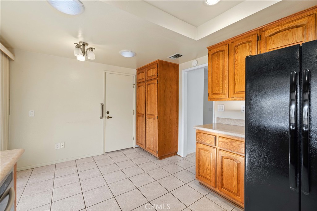 26562 Cardwick Court Newhall, CA 91321 - Photo 9 of 34 Breakfast Nook-Garage Access
