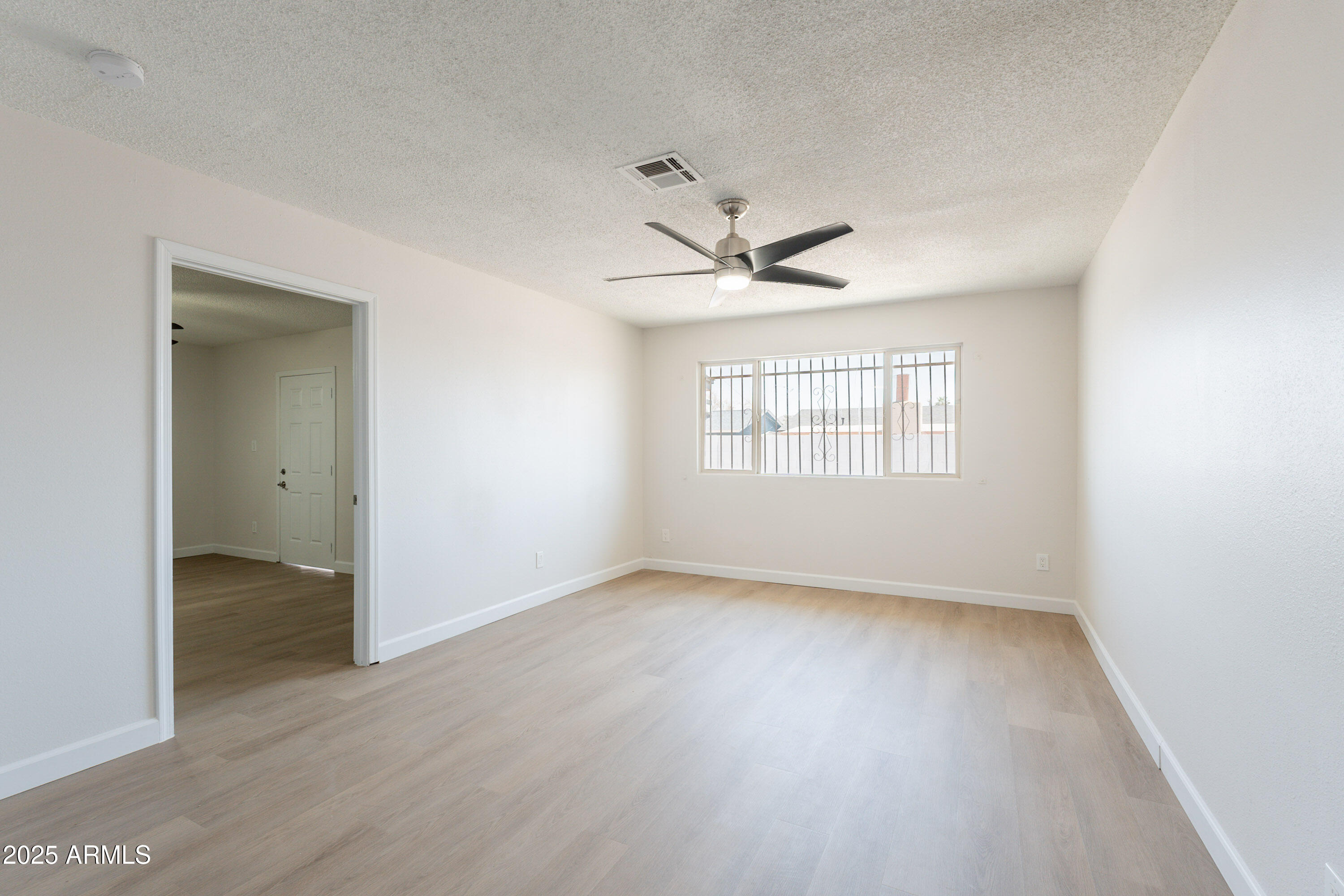 2327 East Chipman Road Phoenix, AZ 85040 - Photo 2 of 18 Chipman-6