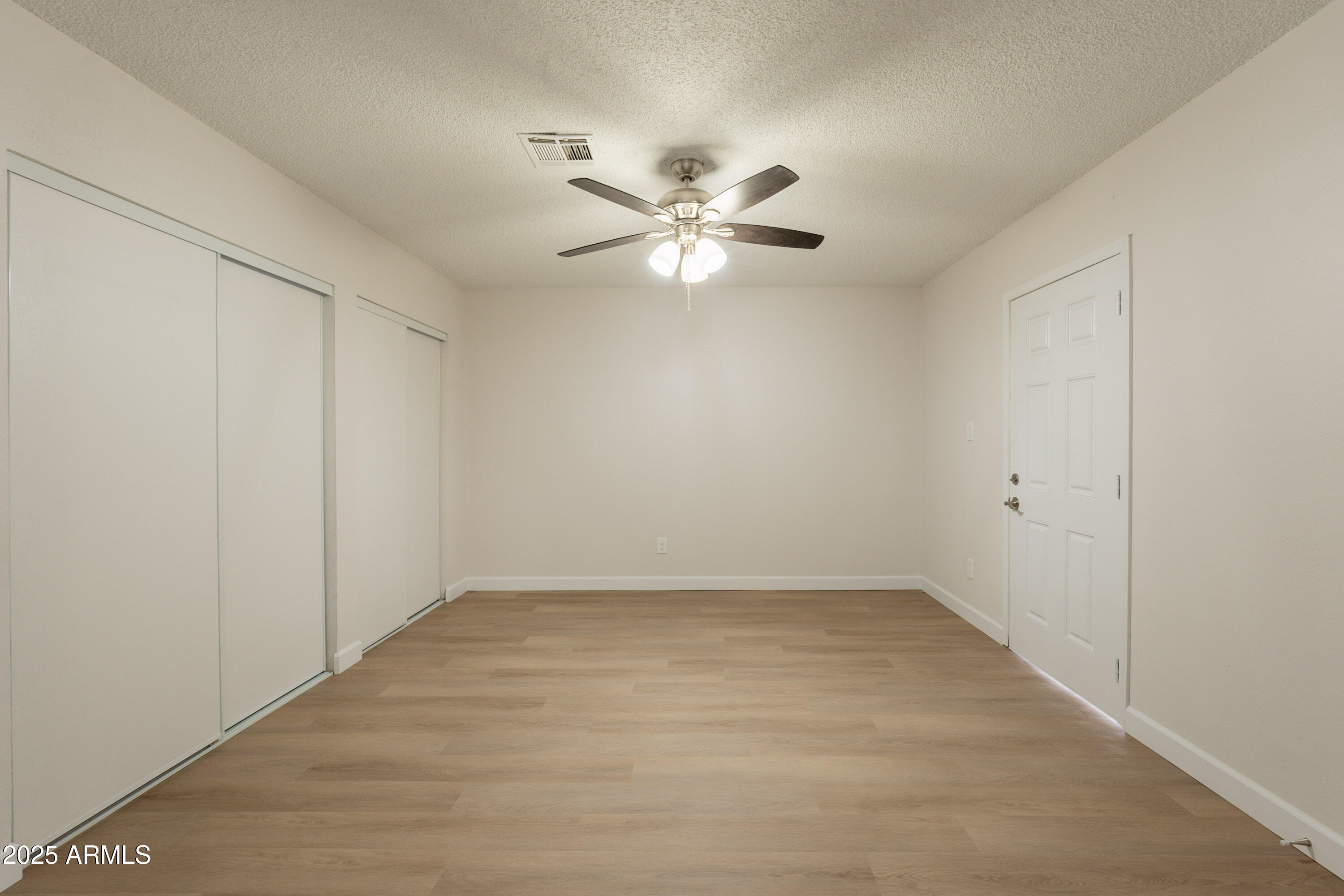 2327 East Chipman Road Phoenix, AZ 85040 - Photo 4 of 18 Chipman-10