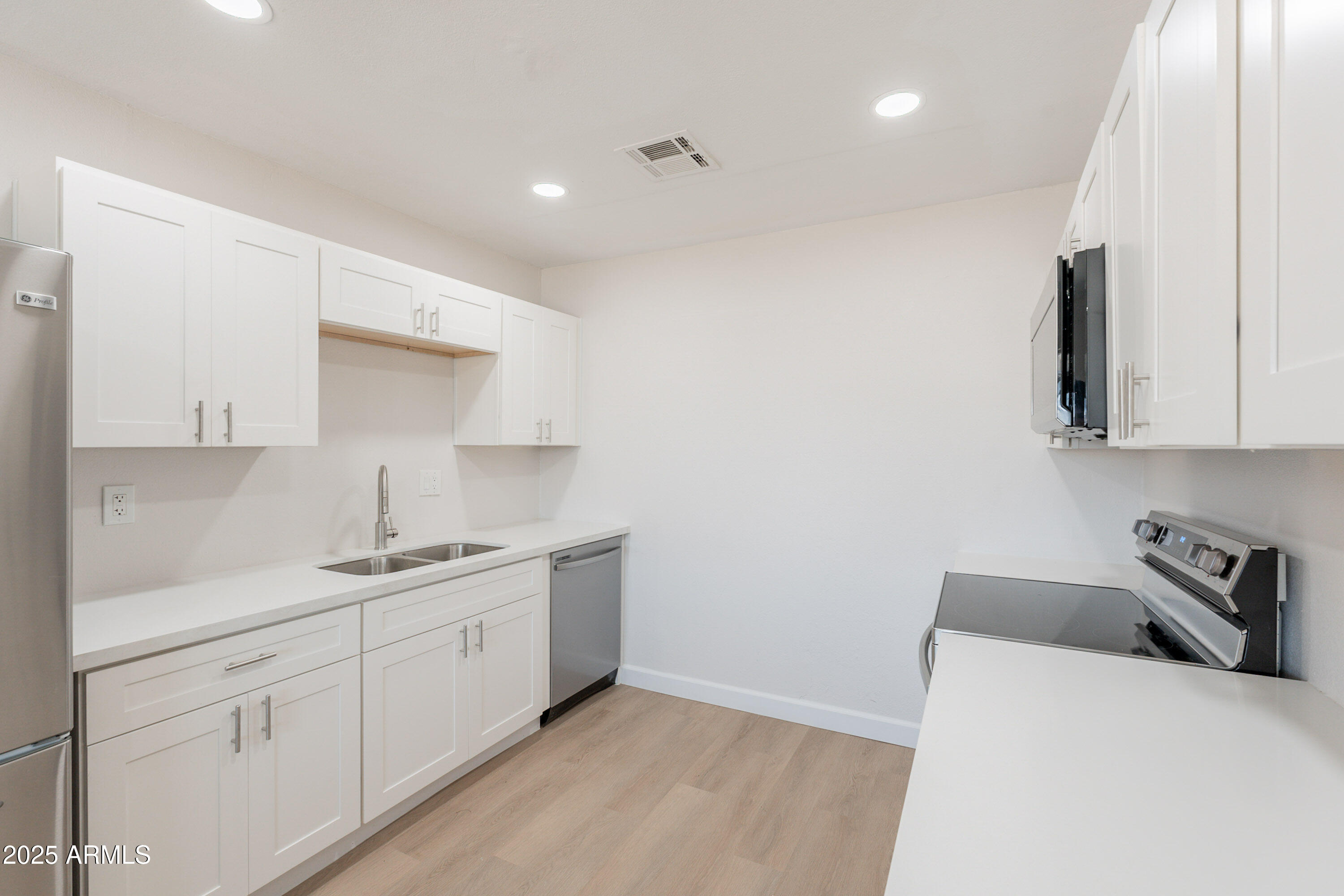 2327 East Chipman Road Phoenix, AZ 85040 - Photo 8 of 18 Chipman-18