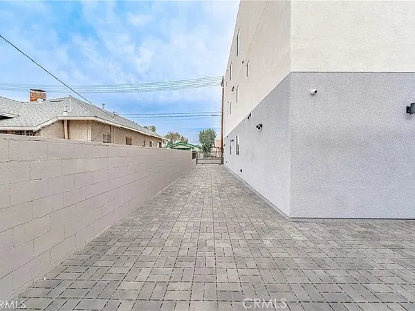 a view of a back yard of the house