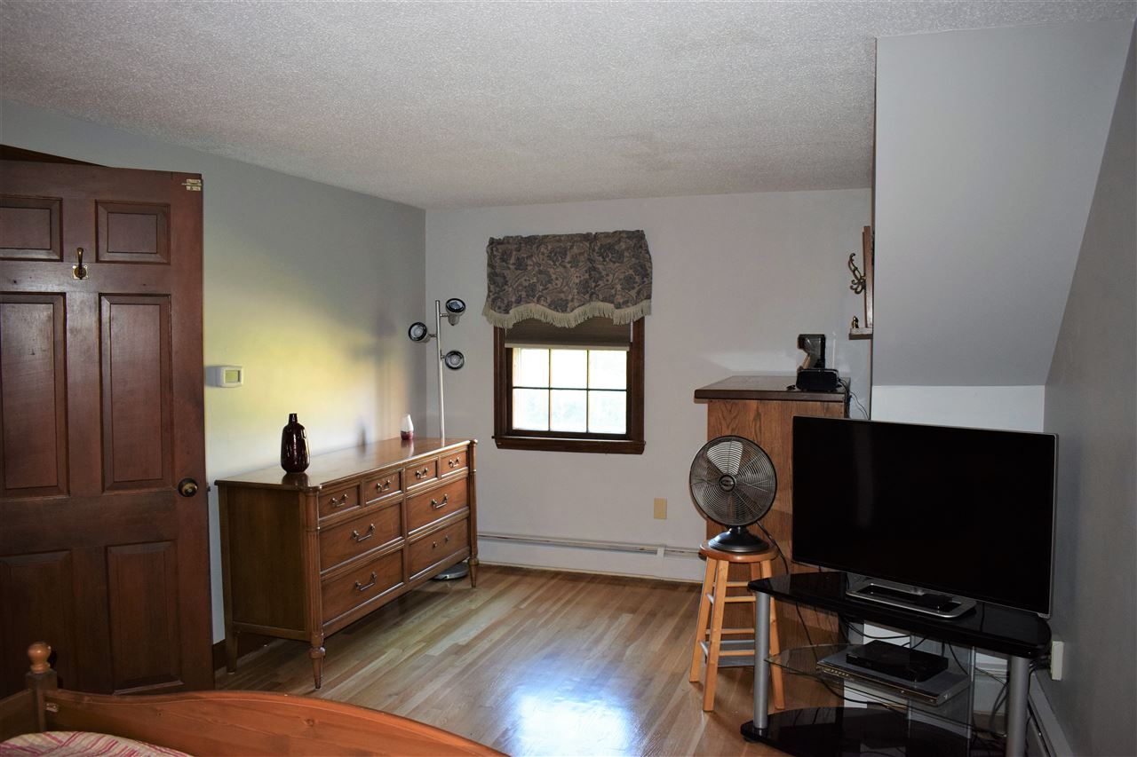 91 Searles Road Nashua, NH 03062 - Photo 19 of 38
