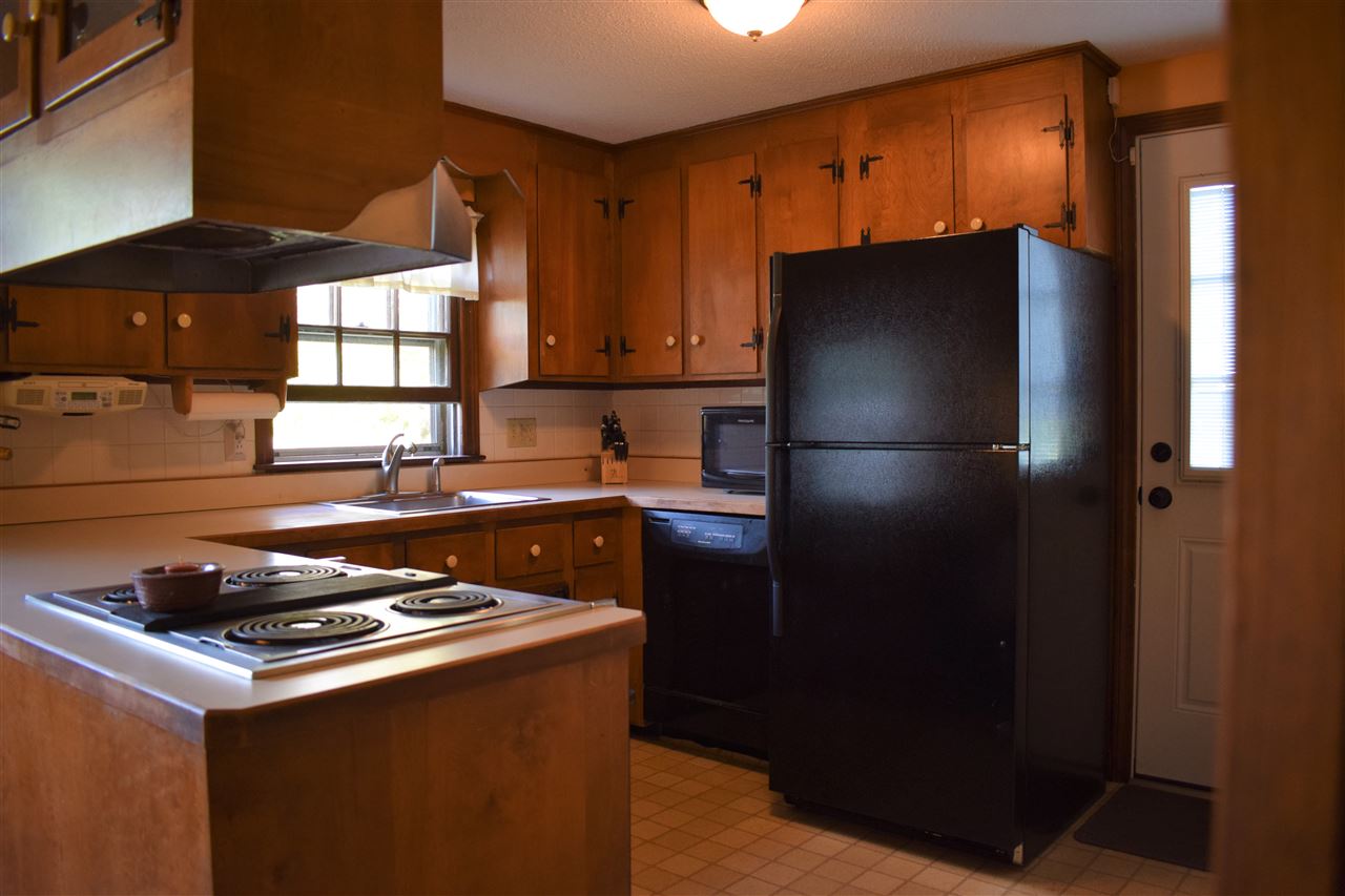91 Searles Road Nashua, NH 03062 - Photo 4 of 38