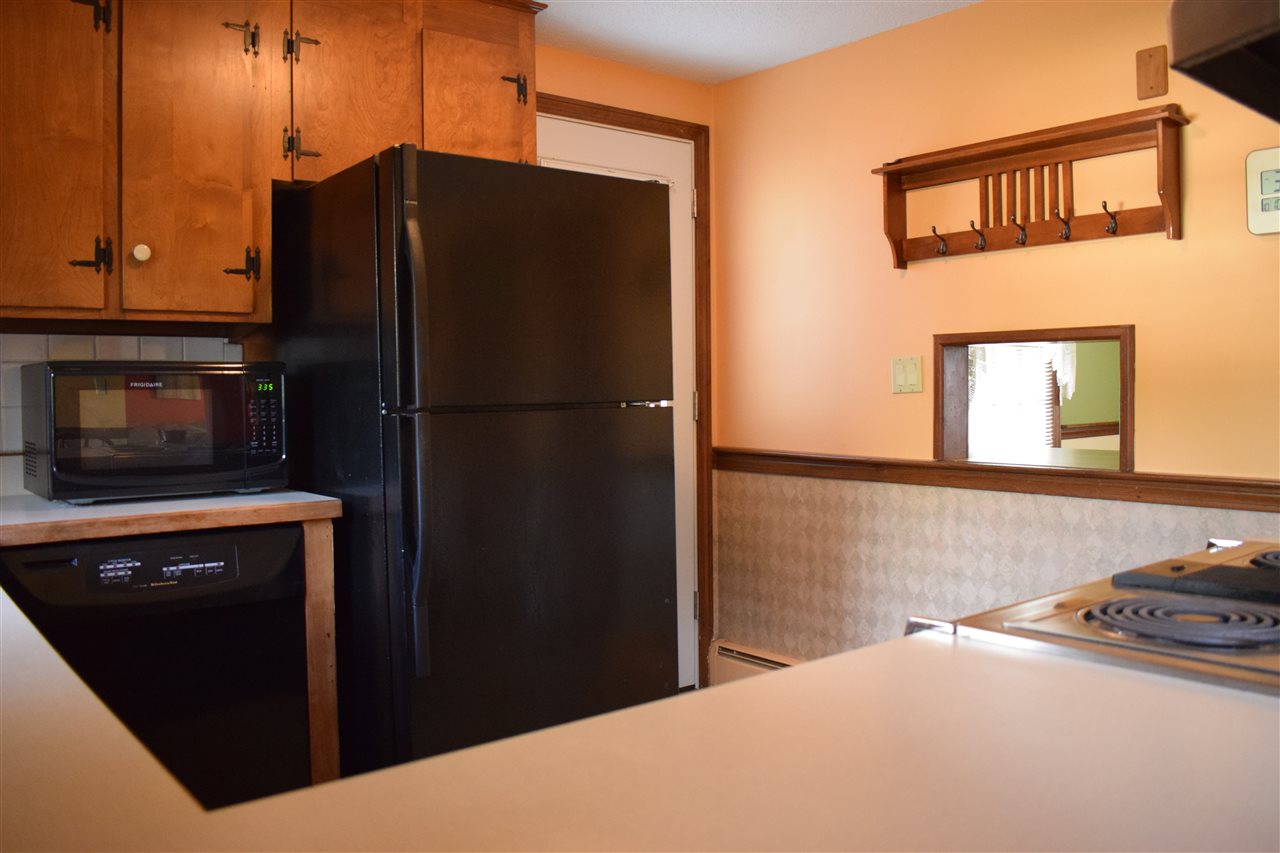 91 Searles Road Nashua, NH 03062 - Photo 6 of 38