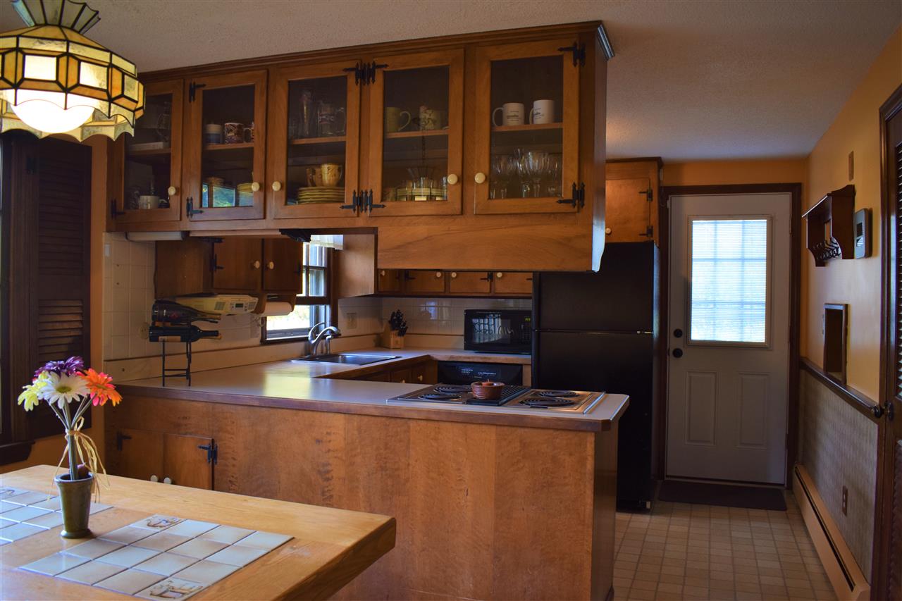 91 Searles Road Nashua, NH 03062 - Photo 7 of 38