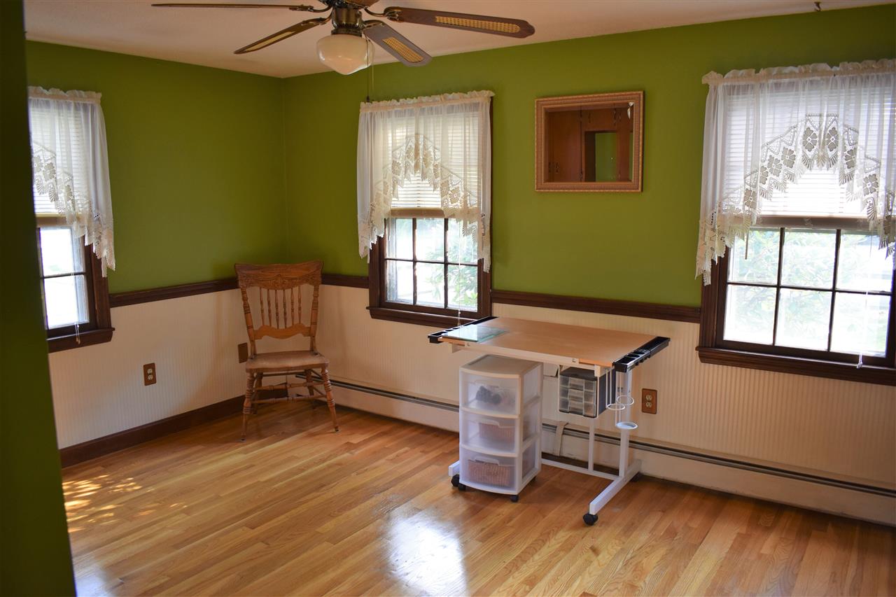 91 Searles Road Nashua, NH 03062 - Photo 9 of 38