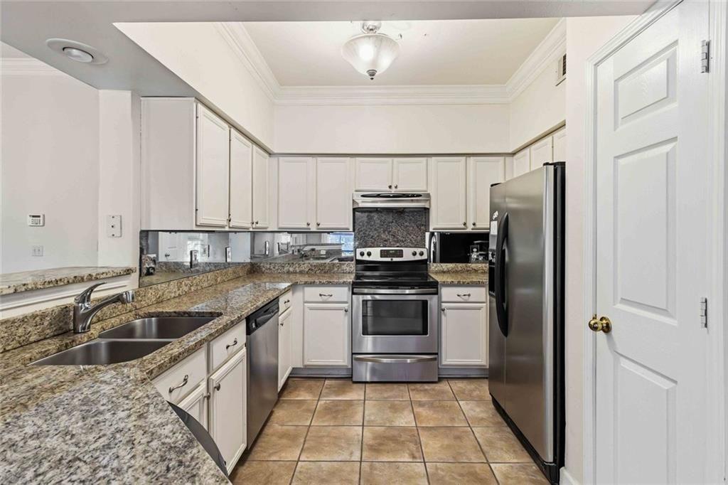 3777 Peachtree Road Northeast, Unit 533 Brookhaven, GA 30319 - Photo 5 of 30 a kitchen with a sink stove and refrigerator
