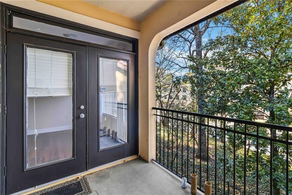 3777 Peachtree Road Northeast, Unit 533 Brookhaven, GA 30319 - Photo 8 of 30 a view of a balcony