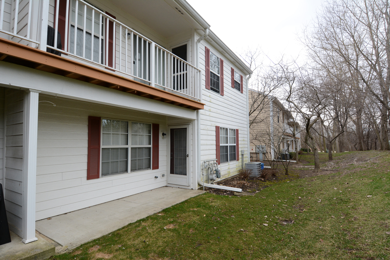 22 Tyler Court, Unit A Streamwood, IL 60107 - Photo 20 of 27 a backyard of a house with outdoor seating