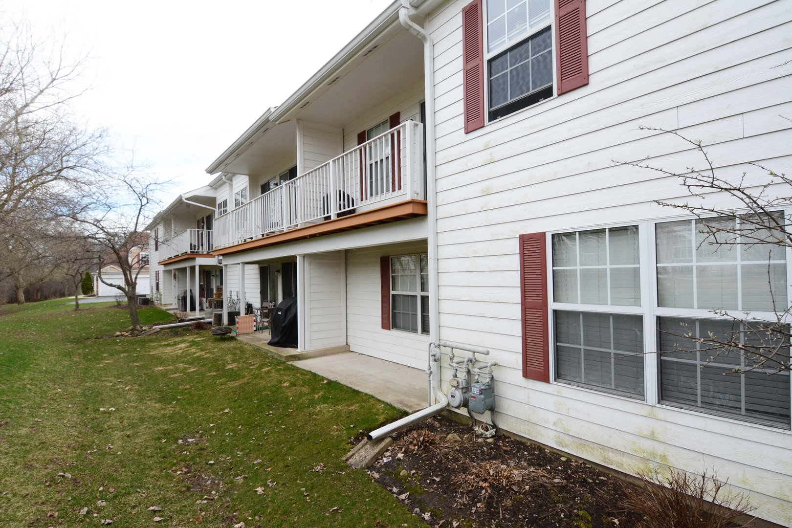 22 Tyler Court, Unit A Streamwood, IL 60107 - Photo 21 of 27 a front view of a house with a yard