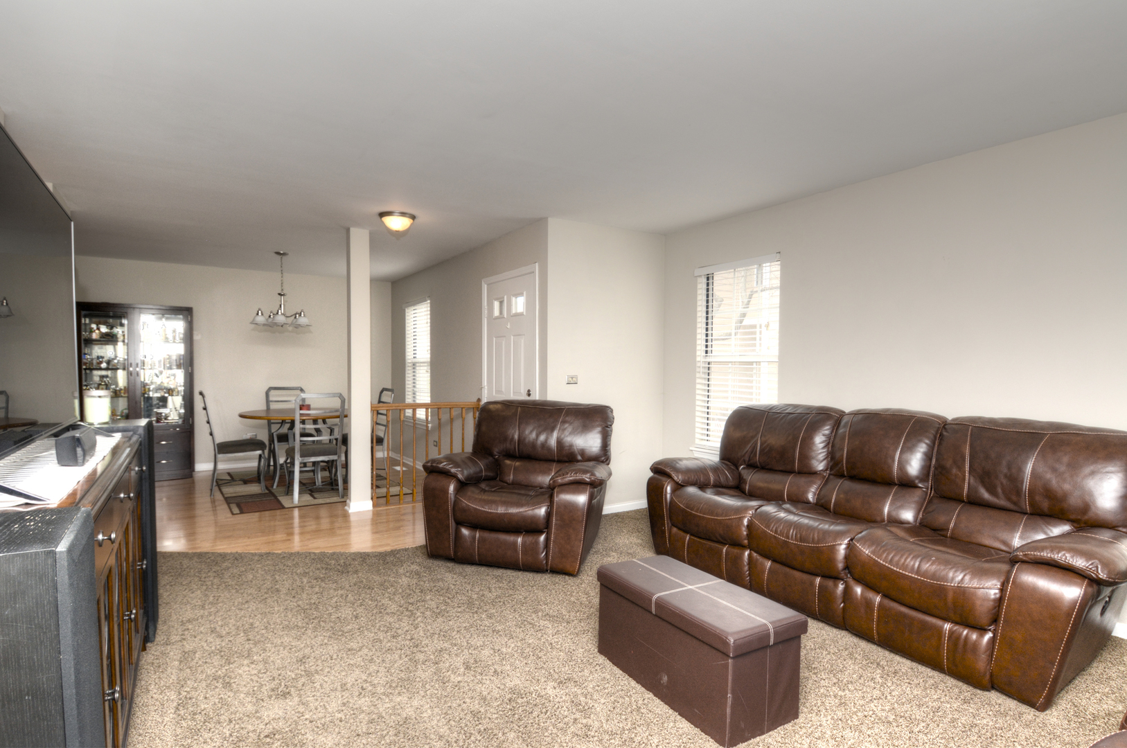 22 Tyler Court, Unit A Streamwood, IL 60107 - Photo 4 of 27 a living room with furniture