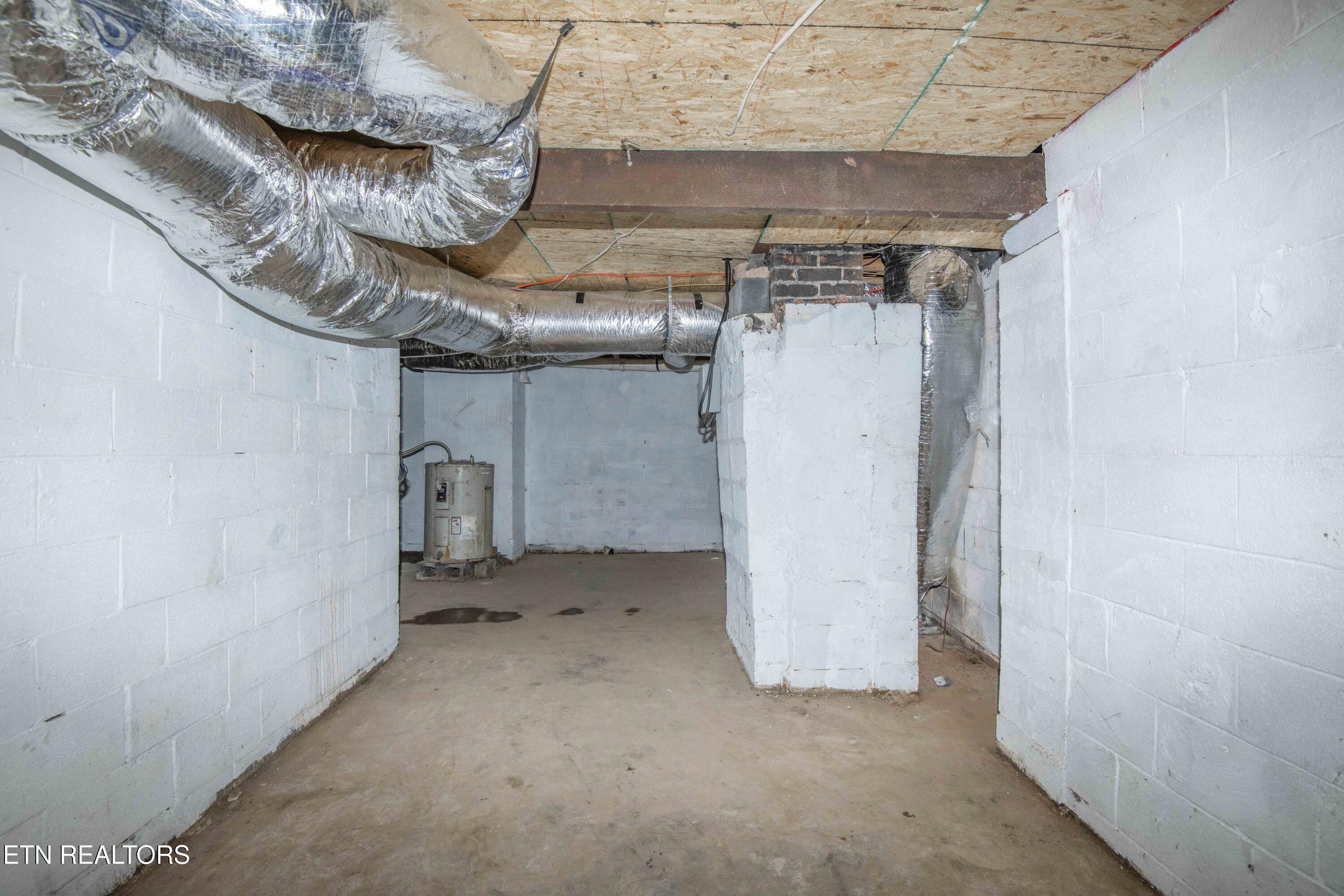 4112 Edington Road Knoxville, TN 37920 - Photo 36 of 36 garage_1