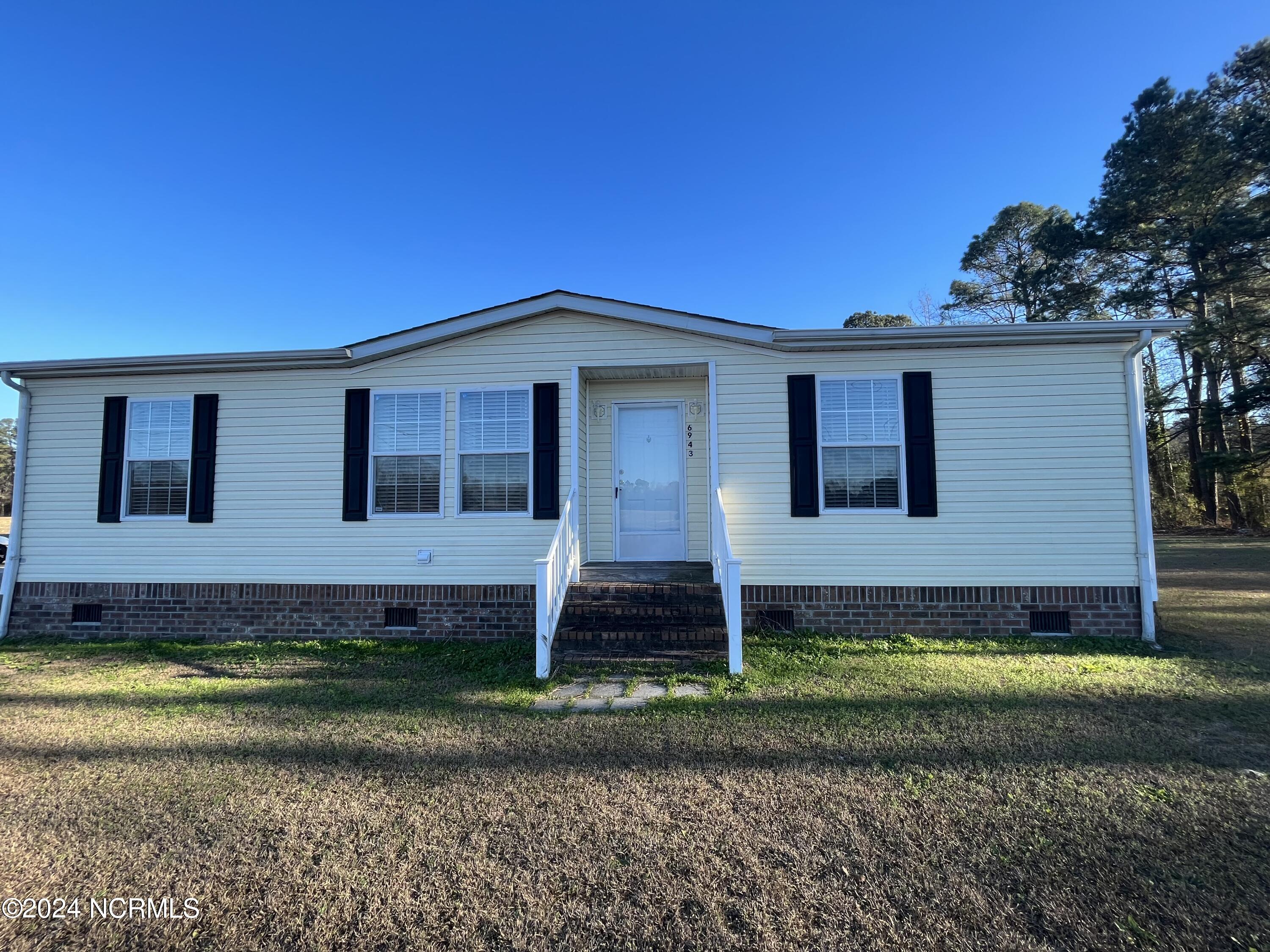 6943 Twisted Hickory Road Elizabethtown, NC 28337 - Photo 1 of 25 Front Exterior