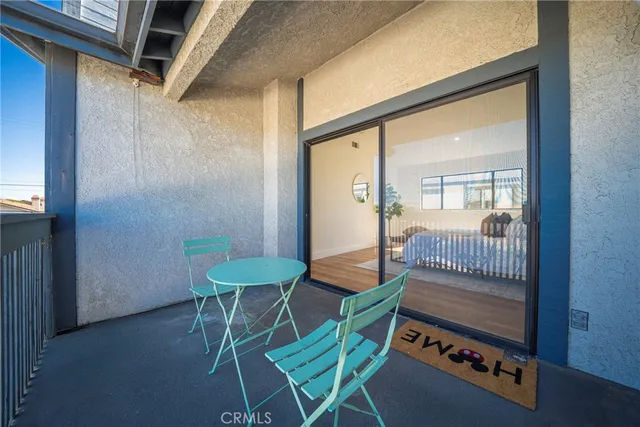 a view of a building along with street