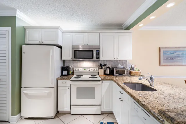 $2,400 | 353 Highway 1, Unit B102, Jupiter, FL 33477