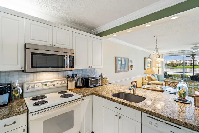 $2,400 | 353 Highway 1, Unit B102, Jupiter, FL 33477