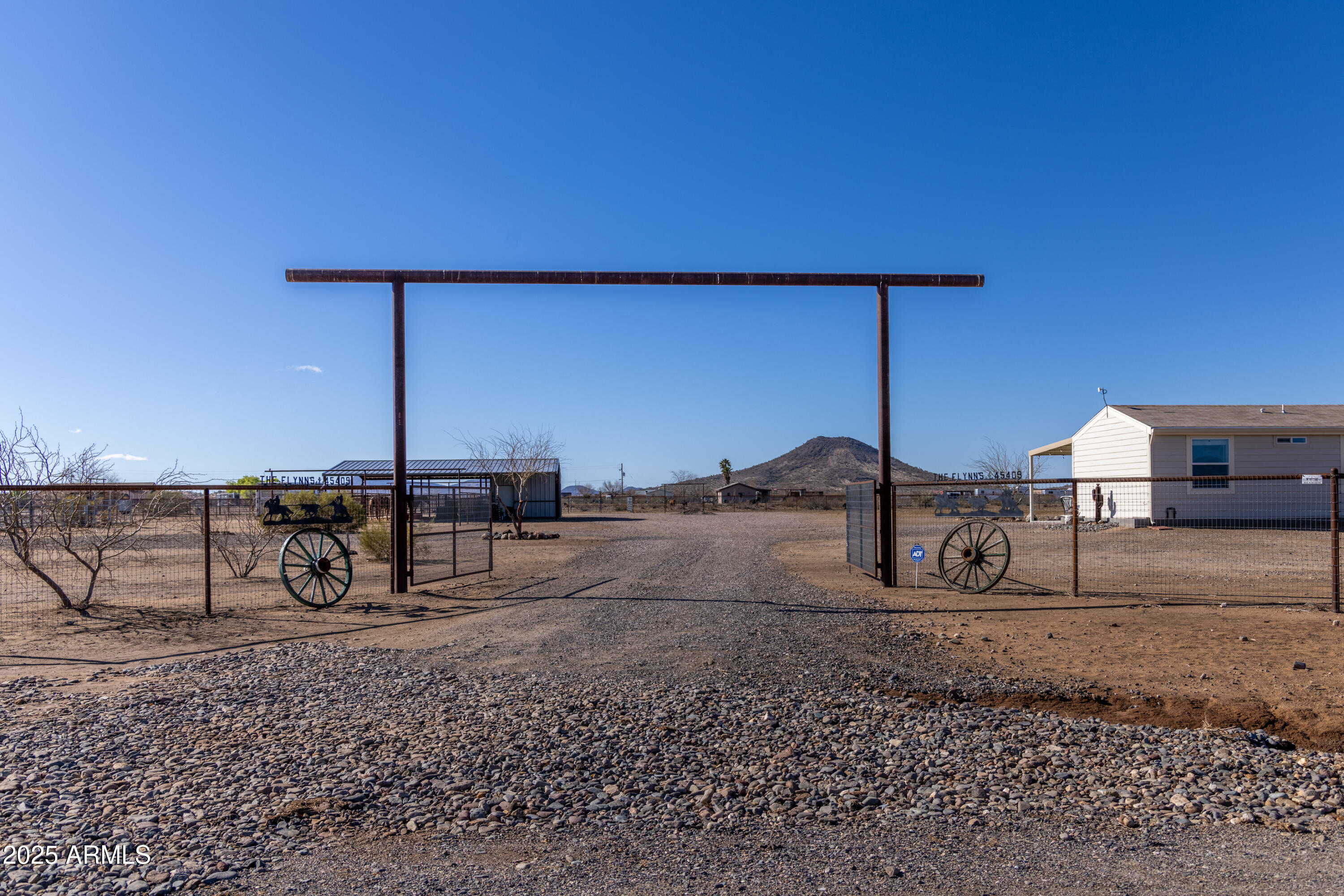 45409 West Luray Road Wickenburg, AZ 85390 - Photo 17 of 26 a view of a terrace with wooden fence