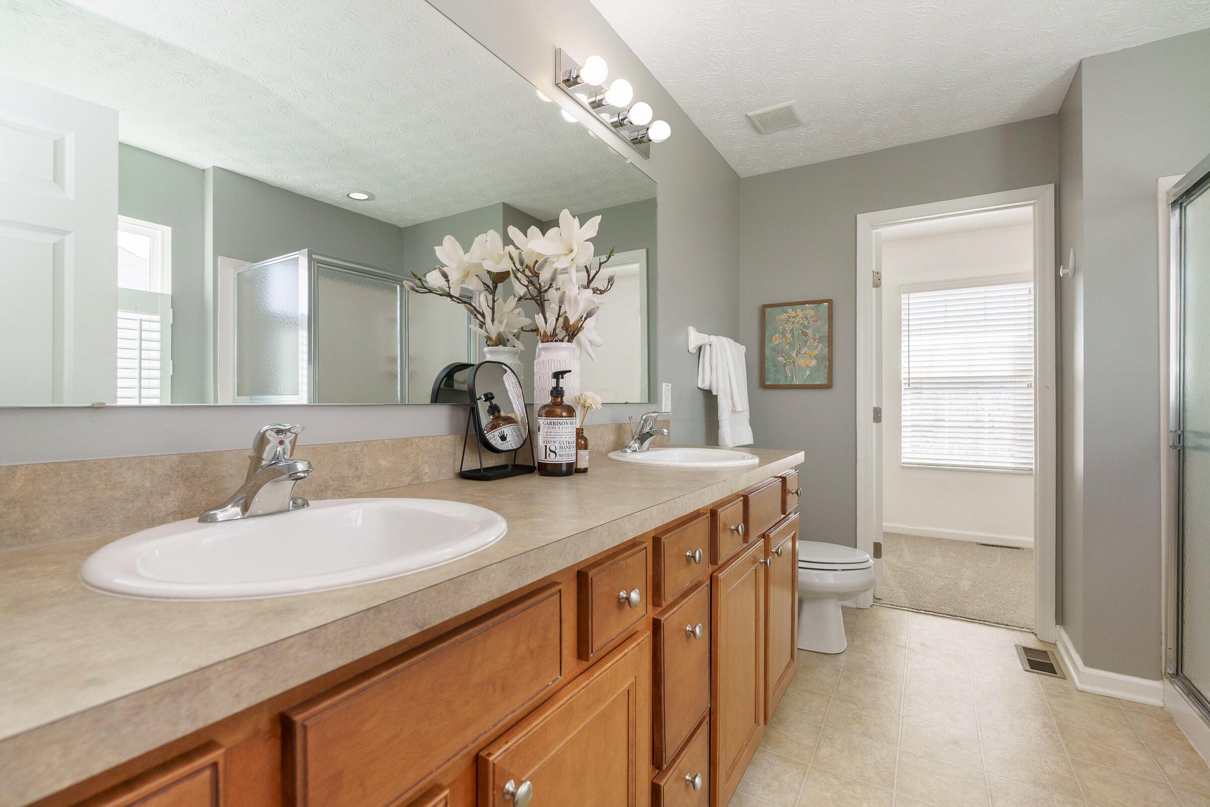 124 Stockard Loop Delaware, OH 43015 - Photo 21 of 54 Primary Suite Full Bathroom