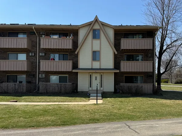 $1,900 | 1 Cedar Court, Unit 4, Vernon Hills, IL 60061