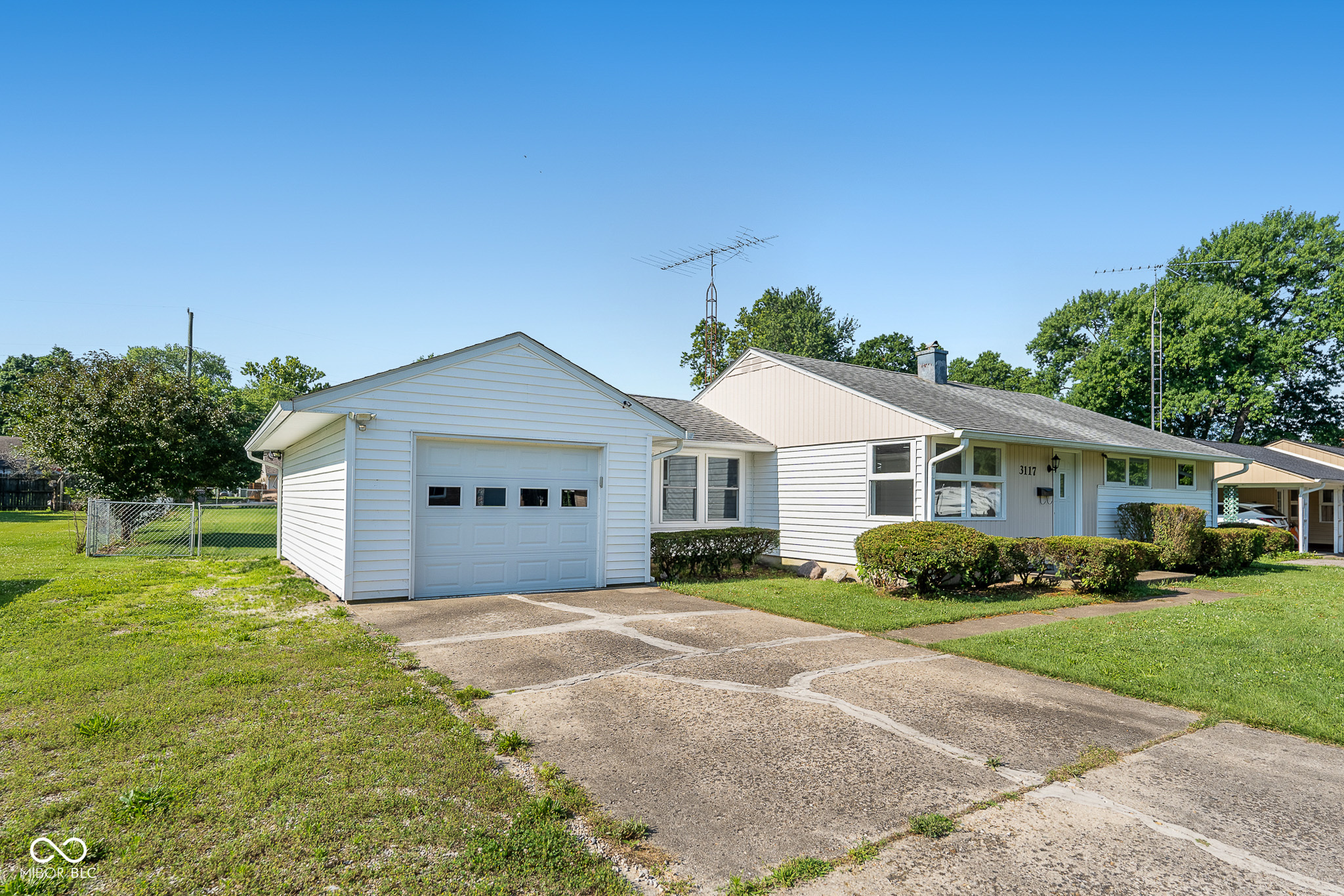 3117 31st Street Columbus, IN 47203 - Photo 3 of 34