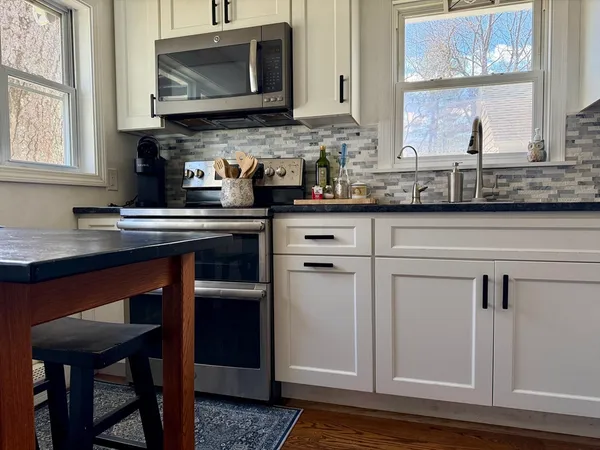 $3,300 | 12 Oak Lane, Unit 1, Spencer, MA 01562