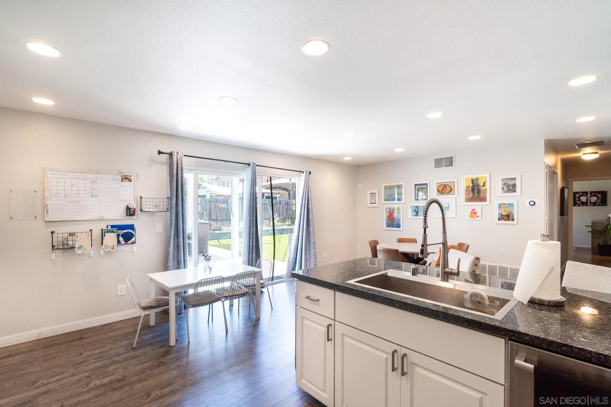 10083 West Glendon Circle Santee, CA 92071 - Photo 11 of 31