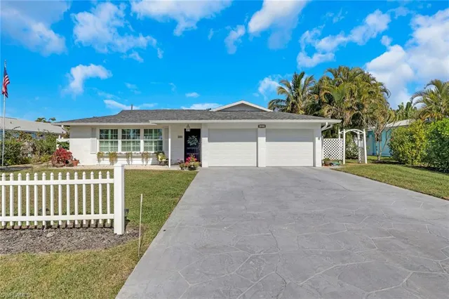 $939,000 | 605 101st Avenue North, Naples, FL 34108