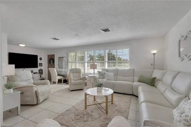 $939,000 | 605 101st Avenue North, Naples, FL 34108
