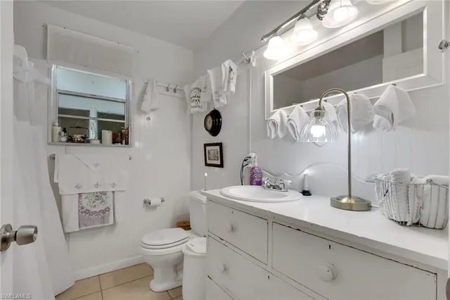 $939,000 | 605 101st Avenue North, Naples, FL 34108