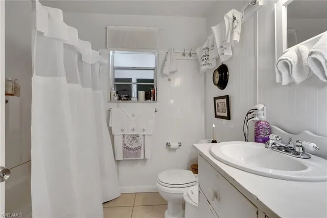 $939,000 | 605 101st Avenue North, Naples, FL 34108