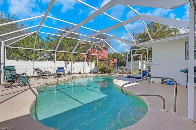 $939,000 | 605 101st Avenue North, Naples, FL 34108