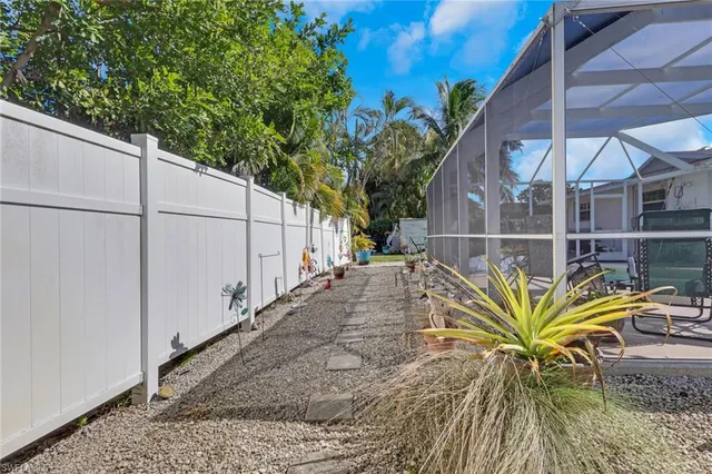 $939,000 | 605 101st Avenue North, Naples, FL 34108