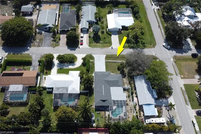 $939,000 | 605 101st Avenue North, Naples, FL 34108