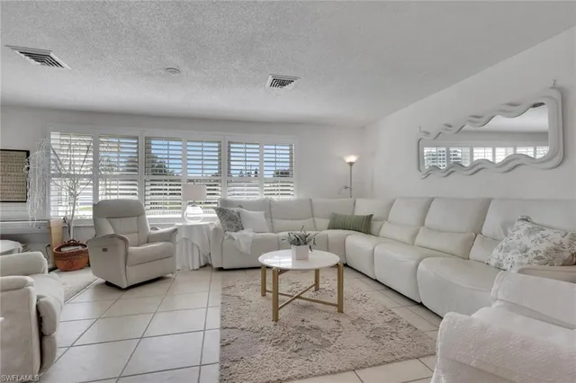 $939,000 | 605 101st Avenue North, Naples, FL 34108