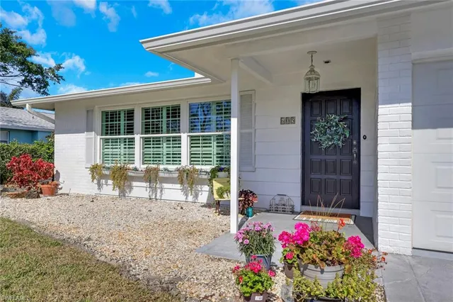 $939,000 | 605 101st Avenue North, Naples, FL 34108