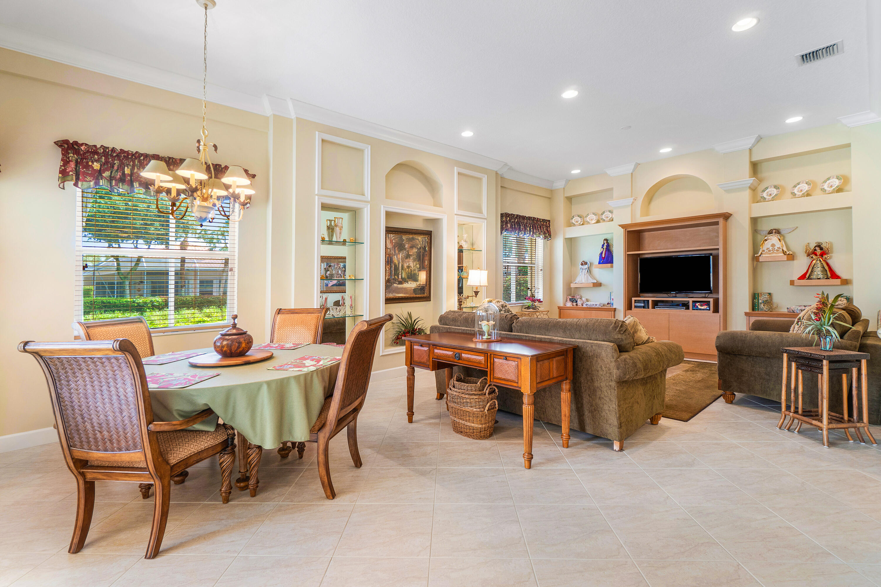 6813 Garde Road Boynton Beach, FL 33472 - Photo 8 of 38 Great Room
