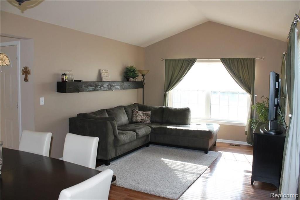 2726 Forest View Court Rochester Hills, MI 48307 - Photo 8 of 19